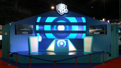 Diseño de Stand Para Warner 2017 Portada Uno
